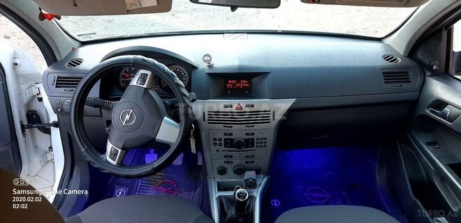 Opel Astra 2010, 196,000 km - 1.4 l - Gəncə