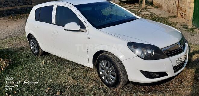 Opel Astra 2010, 196,000 km - 1.4 l - Gəncə