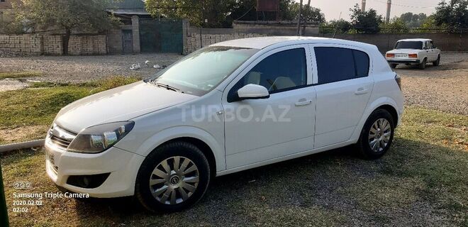 Opel Astra 2010, 196,000 km - 1.4 l - Gəncə
