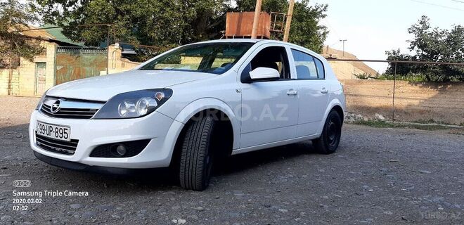 Opel Astra 2010, 196,000 km - 1.4 l - Gəncə