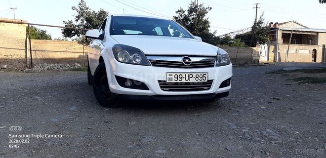 Opel Astra 2010, 196,000 km - 1.4 l - Gəncə