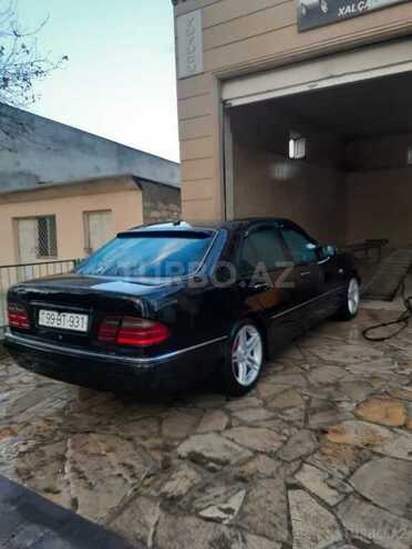 Mercedes E 240 1999, 320,000 km - 2.4 l - Bakı