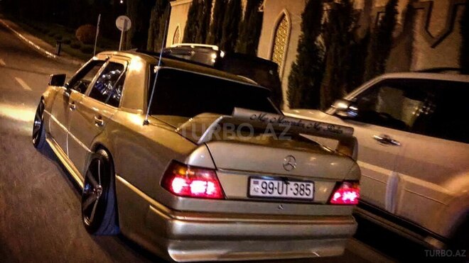 Mercedes E 320 1993, 258,000 km - 0.3 l - Bakı