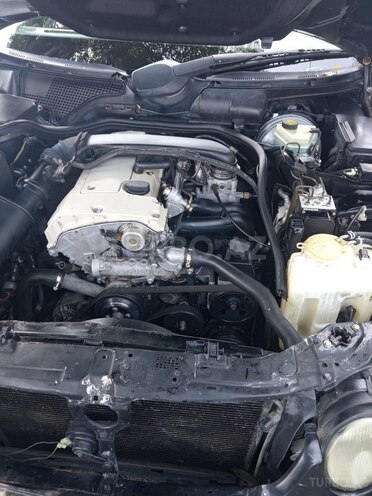 Mercedes E 200 1999, 290,000 km - 2.0 l - Qəbələ