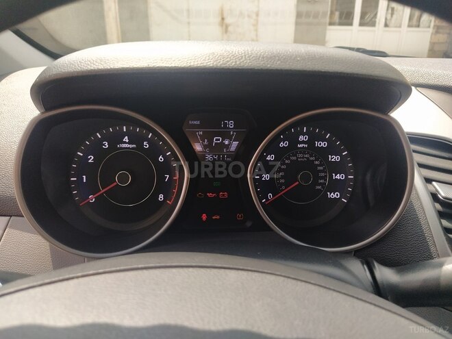 Hyundai Elantra 2015, 57,936 km - 1.8 l - İmişli