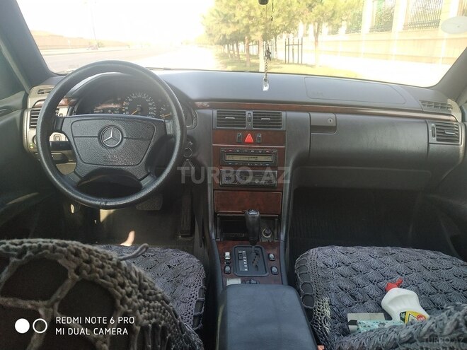 Mercedes E 230 1996, 290,000 km - 2.3 l - Bakı