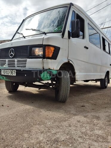 Mercedes 208 D 1994, 134,000 km - 2.3 л - Şirvan