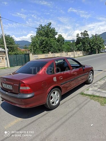 Opel Vectra 1996, 350,000 km - 1.6 l - Qax
