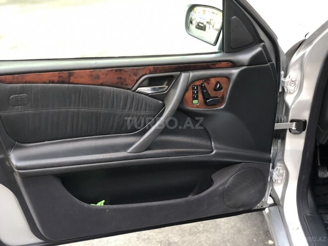 Mercedes E 280 2001, 313,000 km - 2.8 l - Bakı