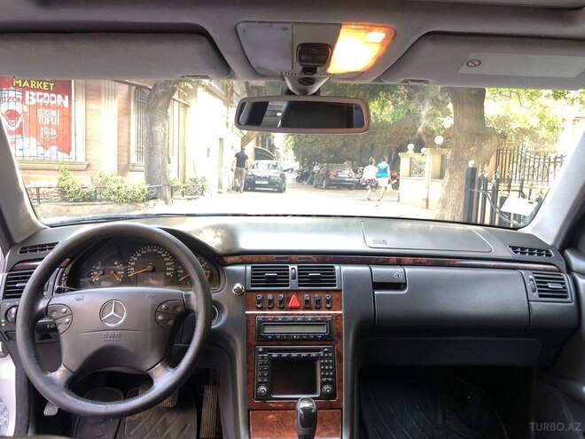 Mercedes E 280 2001, 313,000 km - 2.8 l - Bakı