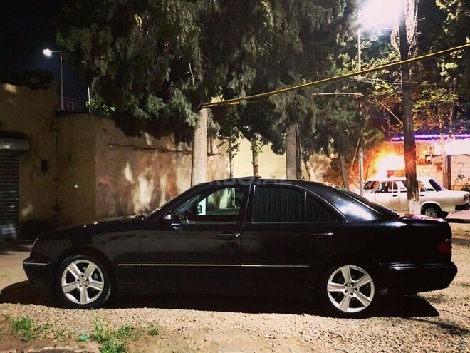 Mercedes E 200 2000, 276,000 km - 2.0 l - Gəncə