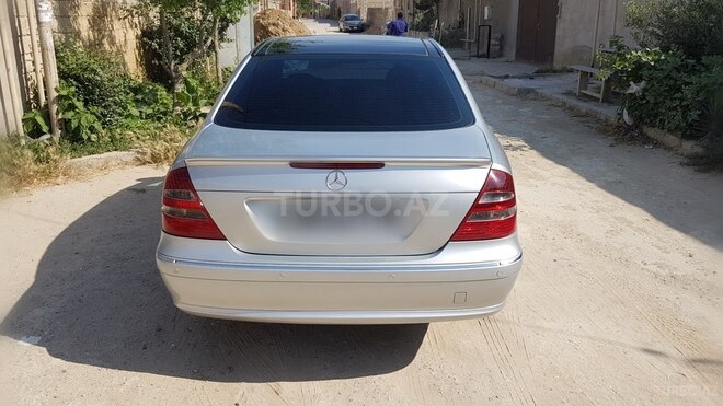 Mercedes E 220 2005, 289,000 km - 2.2 l - Bakı