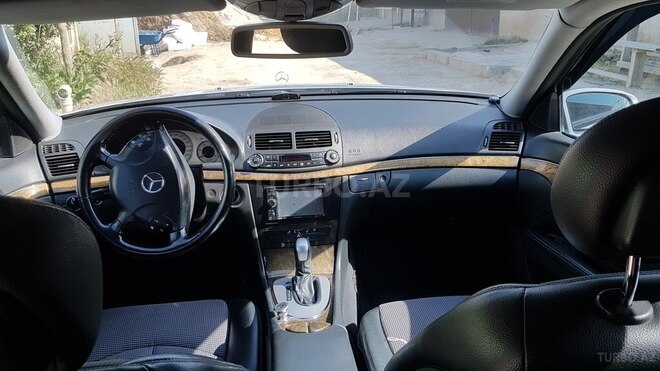 Mercedes E 220 2005, 289,000 km - 2.2 l - Bakı