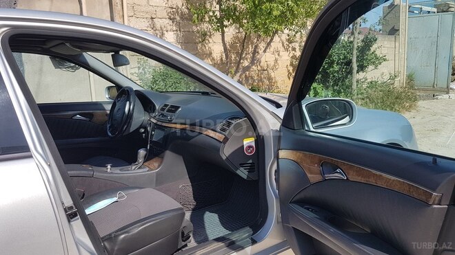 Mercedes E 220 2005, 289,000 km - 2.2 l - Bakı