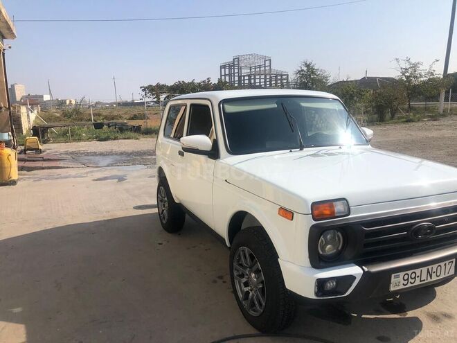 LADA (VAZ) Niva 2015, 56,000 km - 1.7 l - Salyan