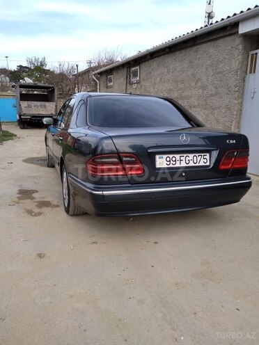 Mercedes E 220 2001, 408,200 km - 2.2 l - Bakı
