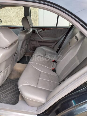 Mercedes E 220 2001, 408,200 km - 2.2 l - Bakı