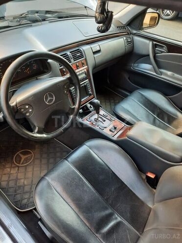 Mercedes E 240 2000, 295,000 km - 2.6 л - Bakı