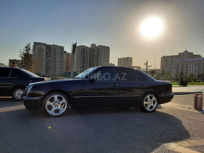 Mercedes E 240 2000, 295,000 km - 2.6 л - Bakı