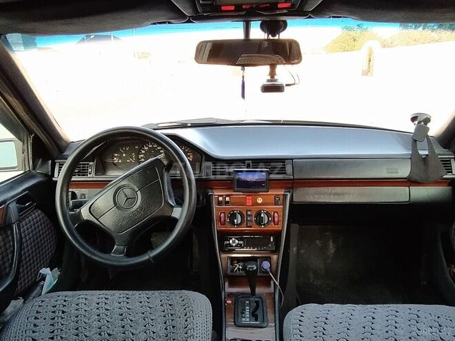 Mercedes E 220 1994, 615,650 km - 2.2 l - Bakı