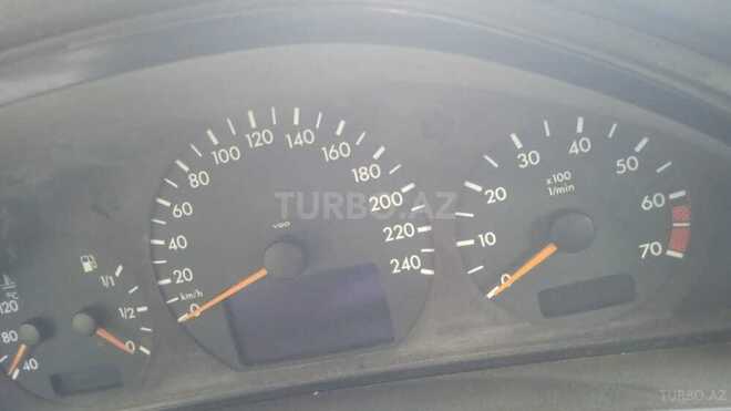 Mercedes E 240 2000, 300,000 km - 0.3 l - Ucar