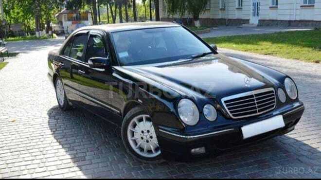 Mercedes E 240 2000, 300,000 km - 0.3 l - Ucar