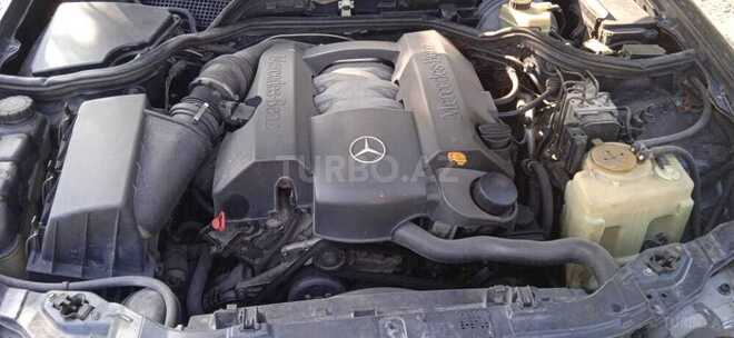 Mercedes E 240 2000, 300,000 km - 0.3 l - Ucar