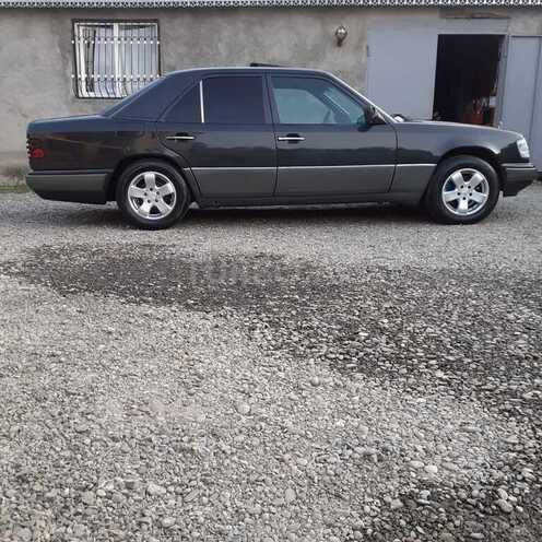 Mercedes E 250 1994, 216,999 km - 2.5 l - Masallı