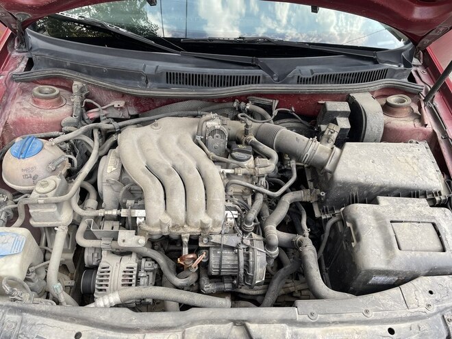 Volkswagen Jetta 2004, 301,000 km - 2.5 l - Bakı