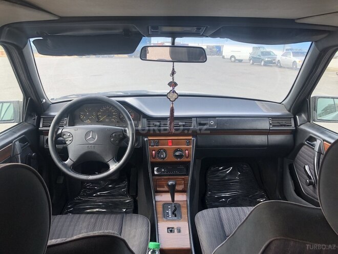 Mercedes E 200 1990, 387,000 km - 2.0 l - Bakı