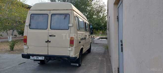 Mercedes 809 D 1992, 700 km - 0.2 l - Saatlı