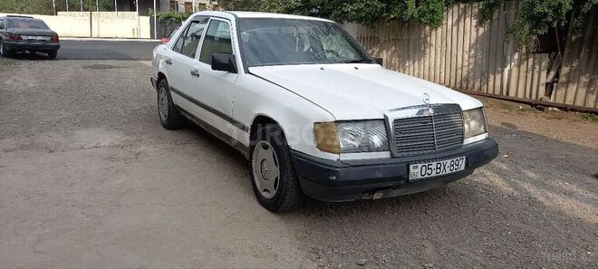 Mercedes E 200 1988, 408,563 km - 2.0 l - Qazax