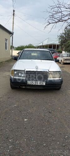 Mercedes E 200 1988, 408,563 km - 2.0 l - Qazax