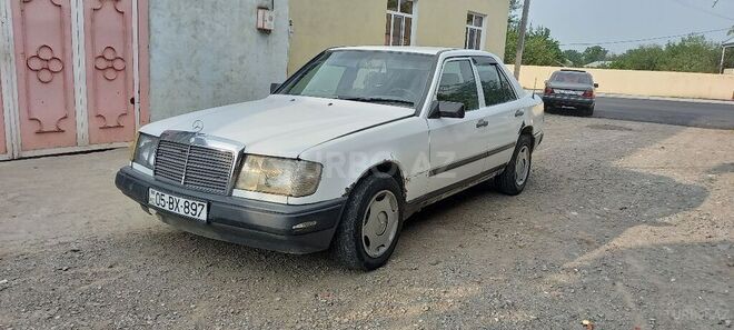 Mercedes E 200 1988, 408,563 km - 2.0 l - Qazax