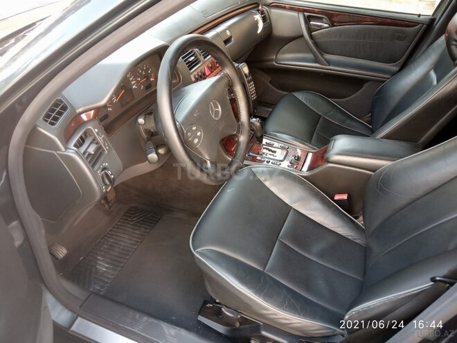 Mercedes E 270 2002, 352,485 km - 0.4 l - Beyləqan