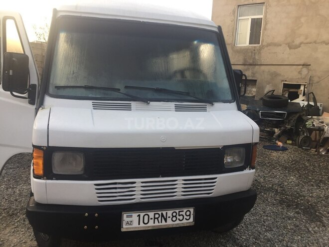 Mercedes 208 D 1991, 222,232 km - 2.2 л - Bakı