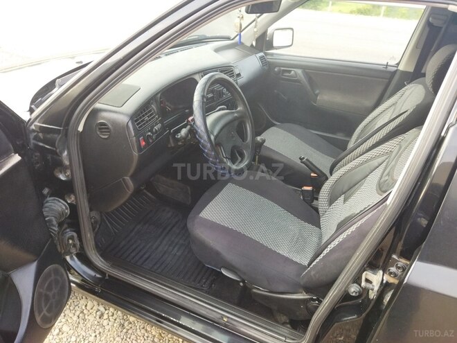 Volkswagen Golf 1994, 278,035 km - 1.6 л - Qazax