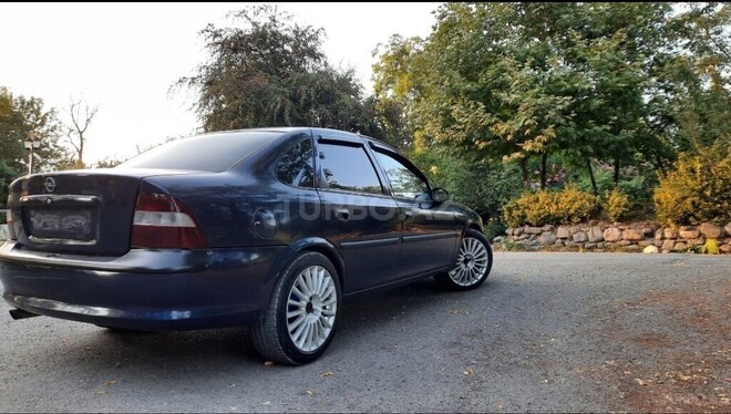 Opel Vectra 1998, 444,000 km - 1.6 l - Qəbələ