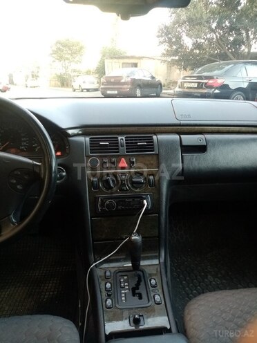Mercedes E 240 1998, 155,000 km - 2.4 л - Bakı