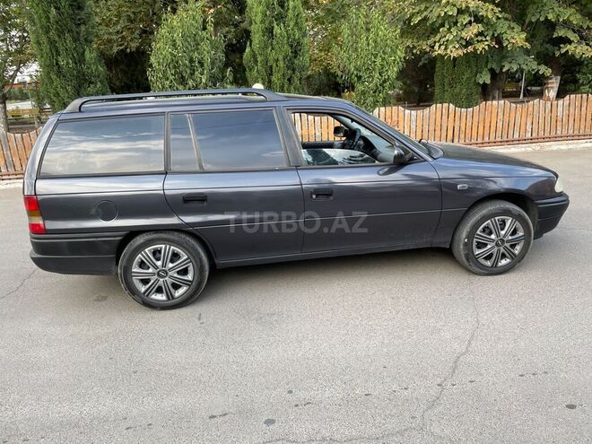 Opel Astra 1993, 150,000 km - 2.0 л - Gəncə