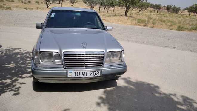 Mercedes E 220 1995, 350,000 km - 2.2 л - Bakı