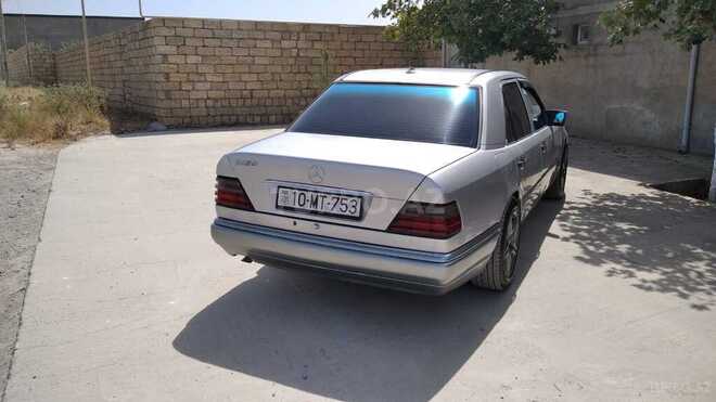 Mercedes E 220 1995, 350,000 km - 2.2 л - Bakı