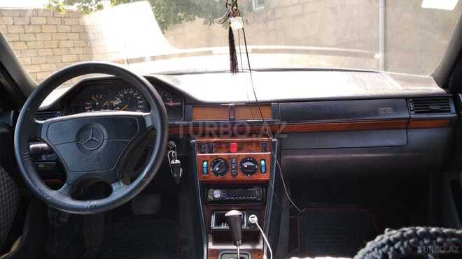 Mercedes E 220 1995, 350,000 km - 2.2 л - Bakı
