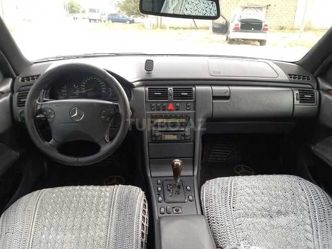 Mercedes E 270 1999, 286,000 km - 2.7 l - Bakı