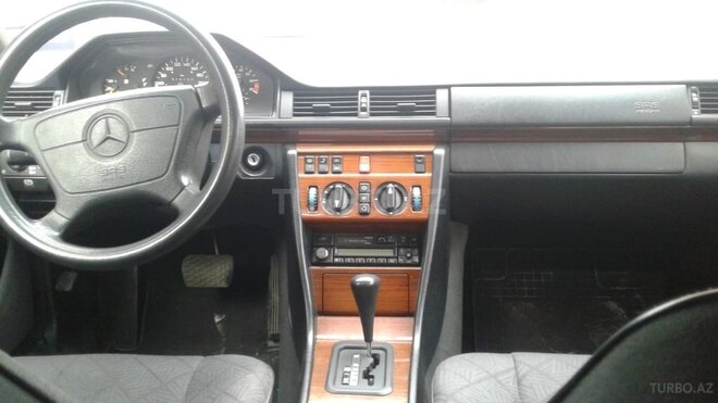 Mercedes E 220 1994, 370,000 km - 2.2 l - Bakı