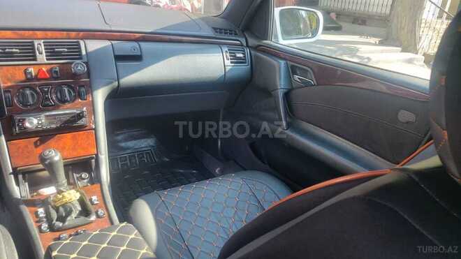 Mercedes E 320 1997, 421,000 km - 3.2 l - Bakı
