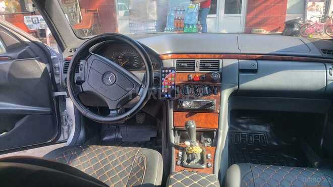Mercedes E 320 1997, 421,000 km - 3.2 l - Bakı