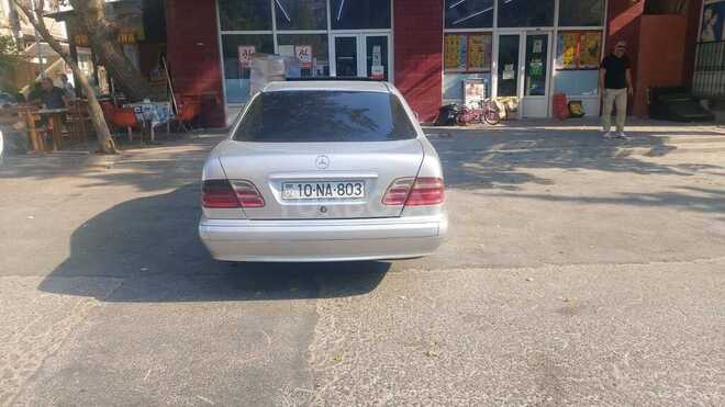 Mercedes E 320 1997, 421,000 km - 3.2 l - Bakı