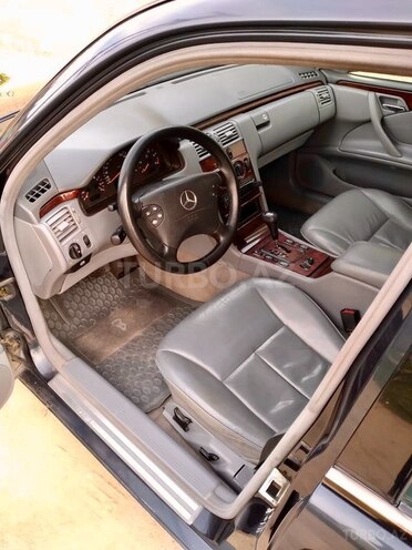 Mercedes E 220 2001, 408,500 km - 2.2 л - Bakı