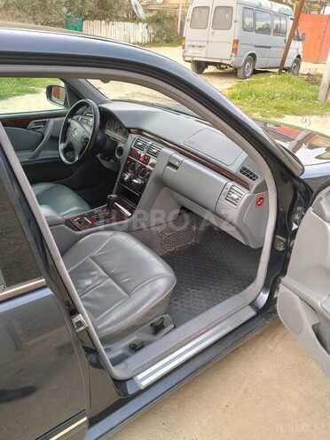 Mercedes E 220 2001, 408,500 km - 2.2 л - Bakı